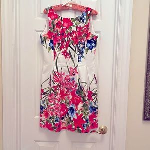 London Times sleeveless dress size 6 beautiful color flower print
